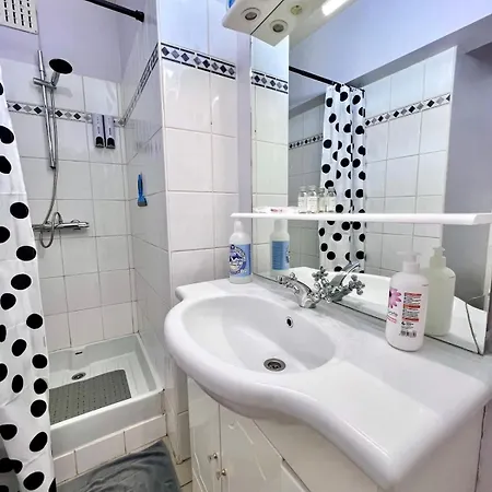 Daire Getaway For Two Center & Within Walking Distance *